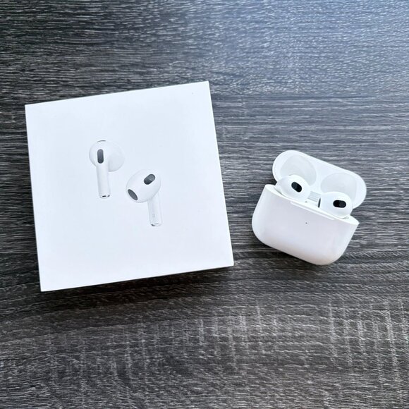 Apple AirPods 3rd Generation with Lighting charging case - Pre Owned - Picture 1 of 13